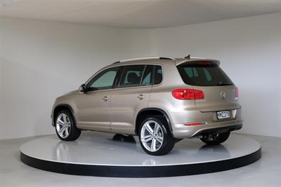 2014 Volkswagen Tiguan - Thumbnail